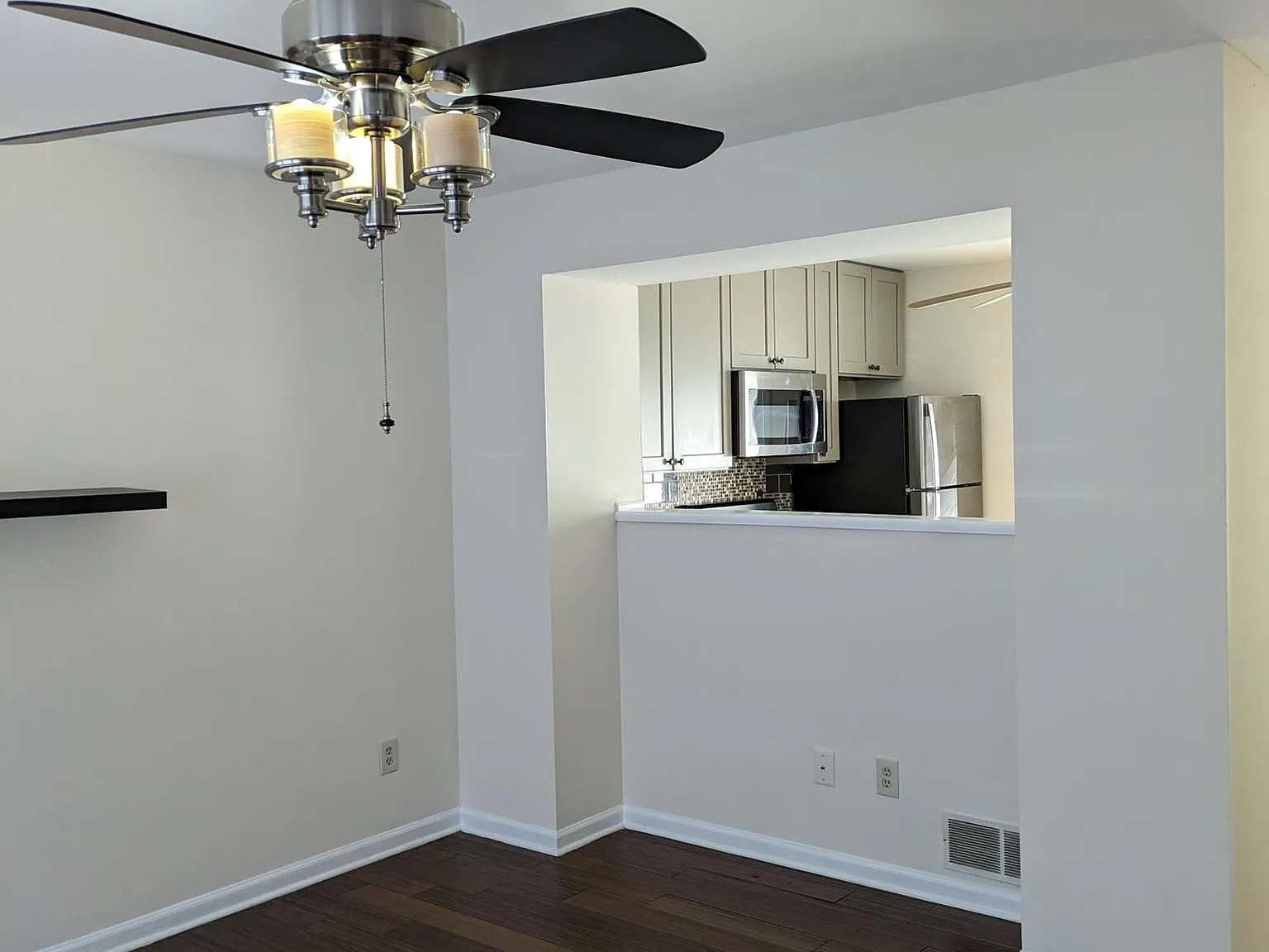 2 bed, 1.5 bath, 857 sqft, $1,600 — Photo 2