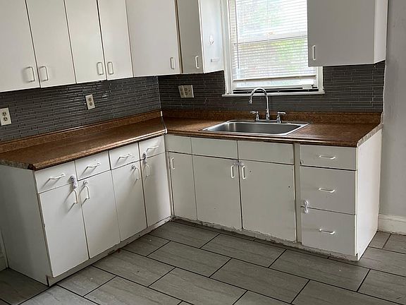 3rd image of 176 Lincoln Ave #1