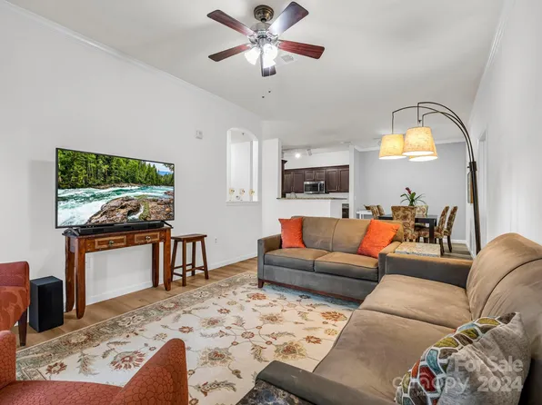 400 Vista Lake Dr APT 2, Candler, NC 28715