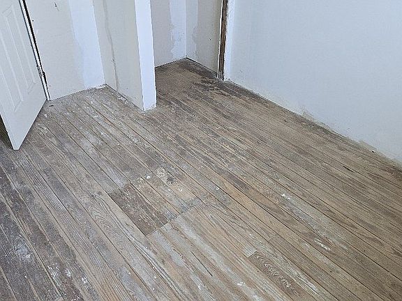 5th image of 229-227 N 6th St