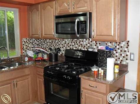 Kitchen - 4022 Cypress.JPG