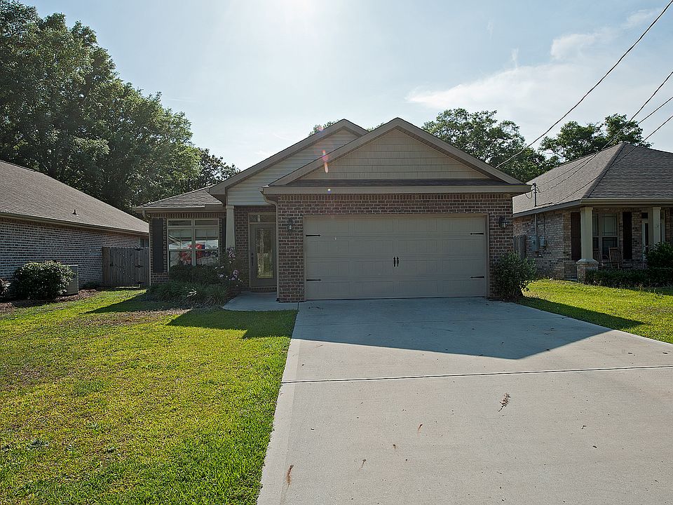 1st image of 105 Quince Ave