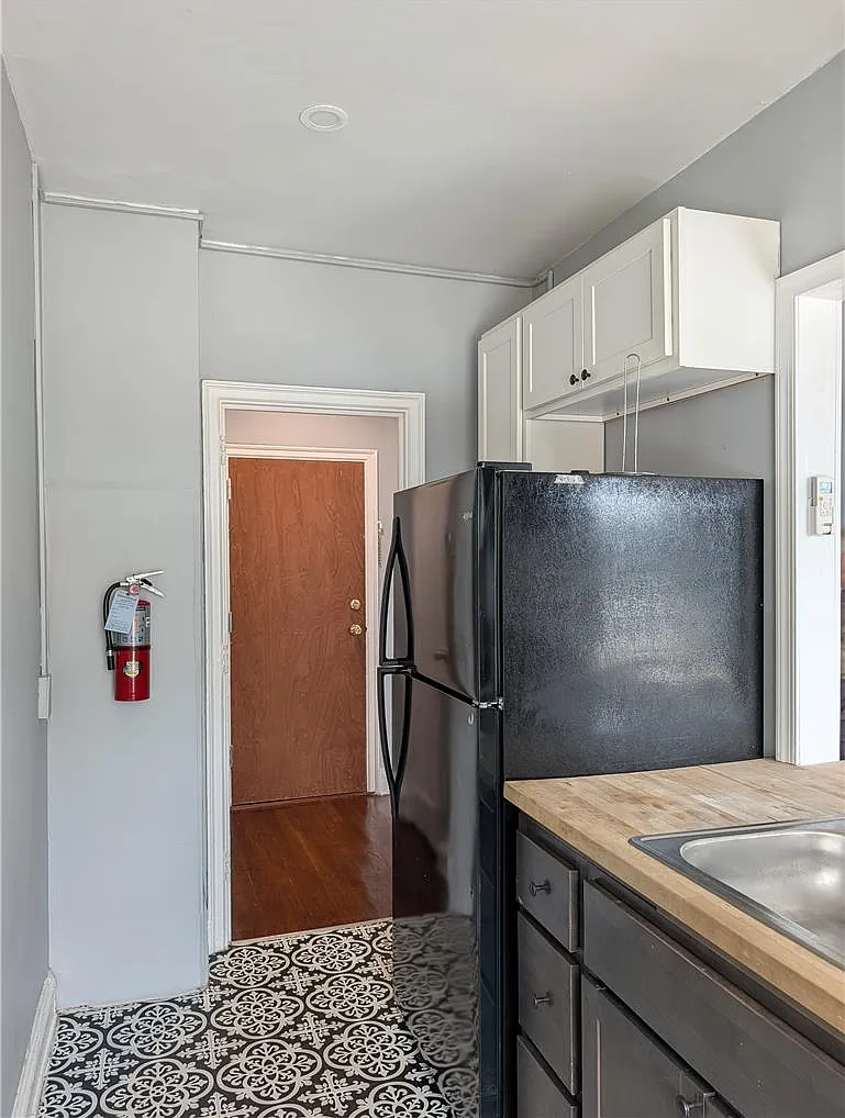 1458 Northampton St — Photo 3