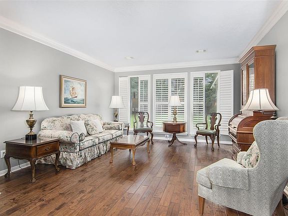 5th image of 2607 Stately Oak Dr