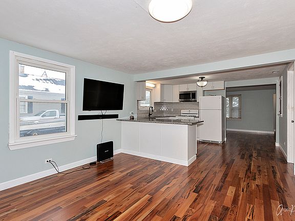 3rd image of 223 Orton Ave