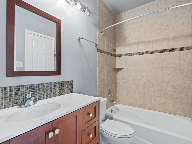 2414 Longview St #303 — Photo 3