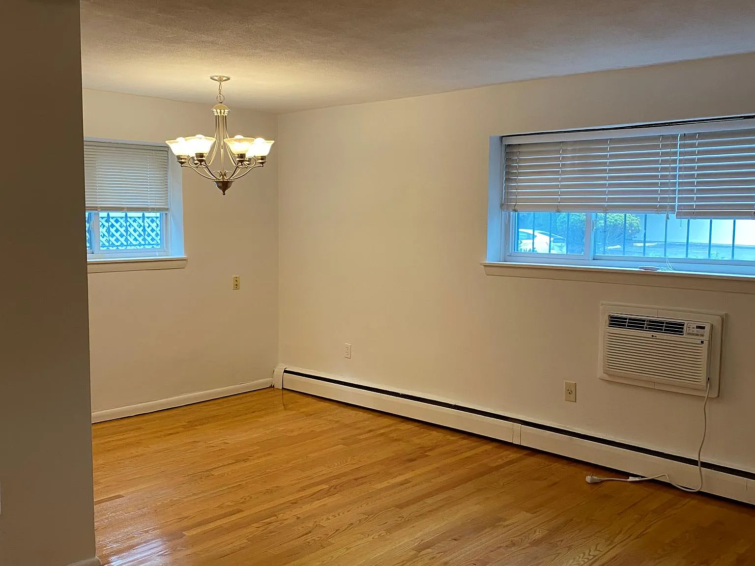 2 bed, 820 sqft, $2,700 — Photo 3