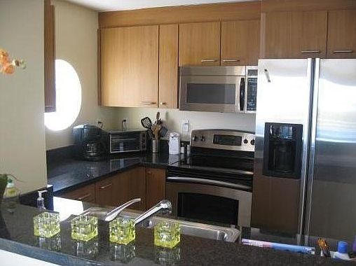 4th image of 225 Collins Ave APT 4I