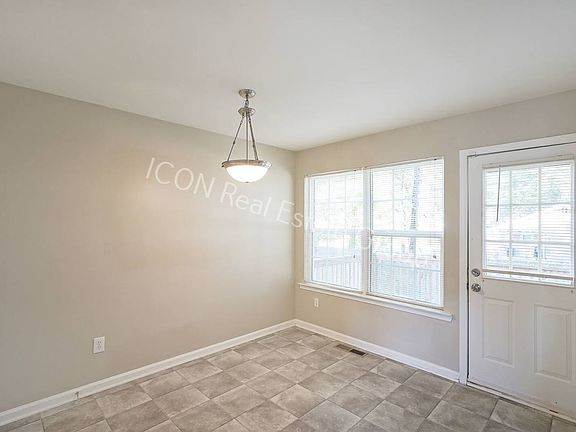 5th image of 28 Middleton Ct