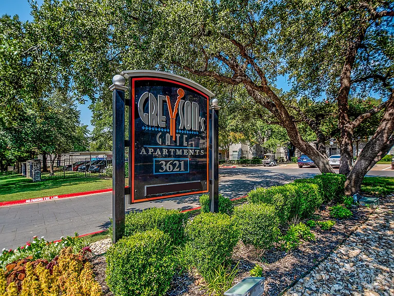 Greyson's Gate Apartments — Photo 1
