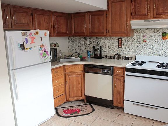 4th image of 207 Belleville Ave
