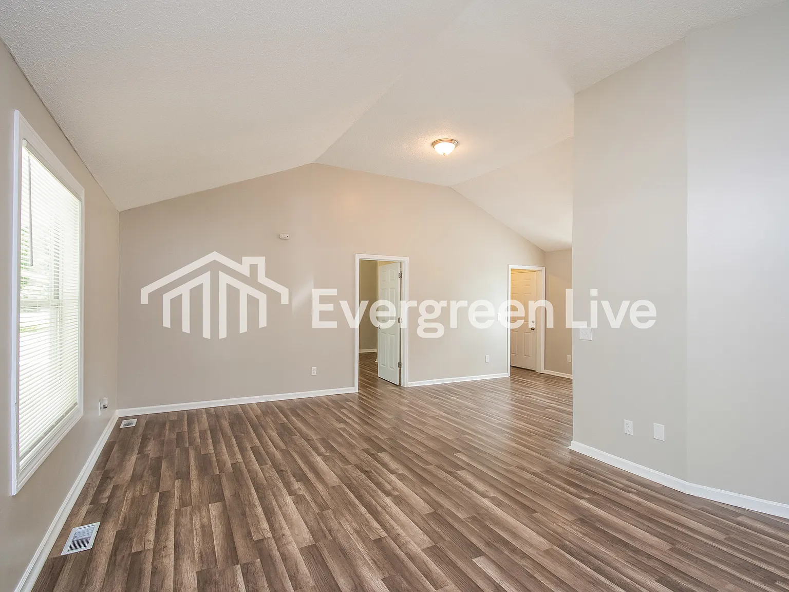 3 bed, 2.0 bath, 1220 sqft, $1,695 — Photo 2