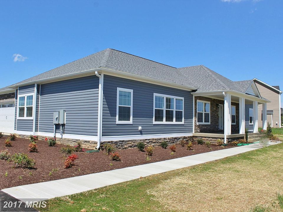 Nice landscaping package for this 4/2 ranch home.