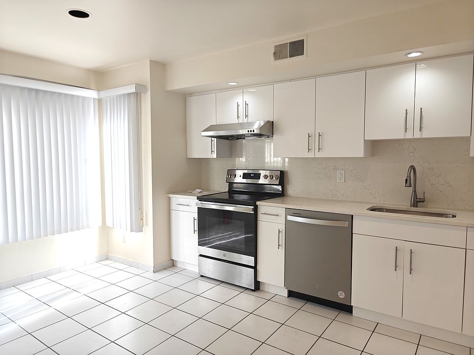 1st image of 1533 John St #7