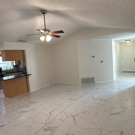 1093 Sunshine Way SW — Photo 11