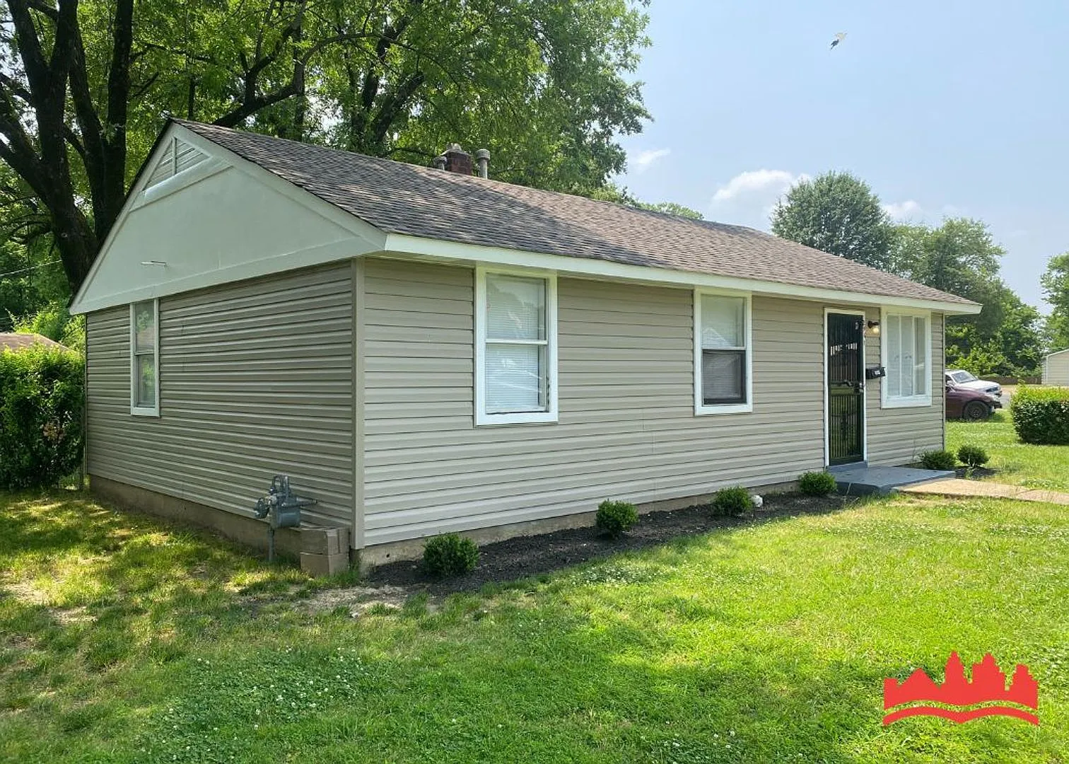 Welcome To 2961 Southwall Street! Reduced Rate!! — Photo 2
