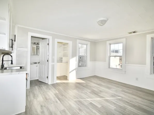 4 Rogers Ave, Springfield, MA 01151