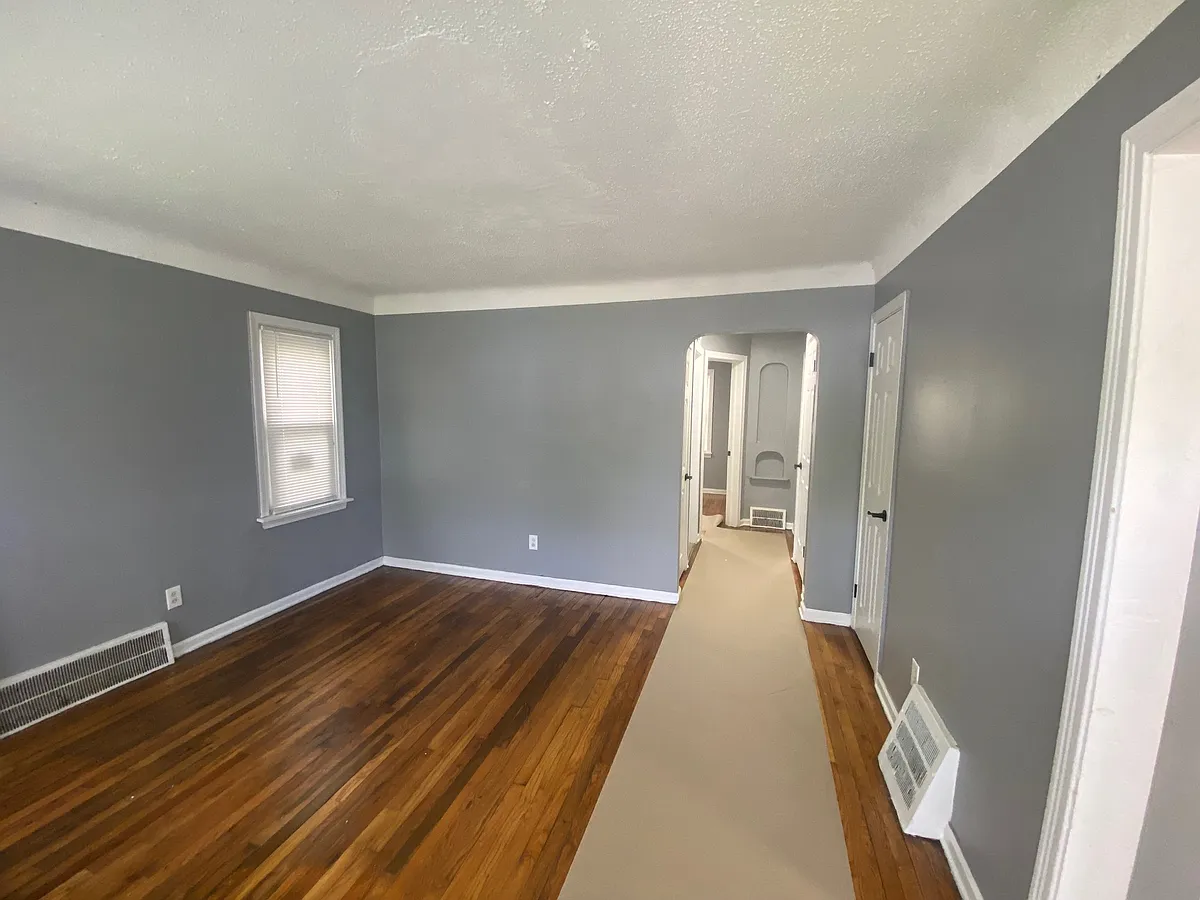 Building Photo - 8850 Rosemont Ave