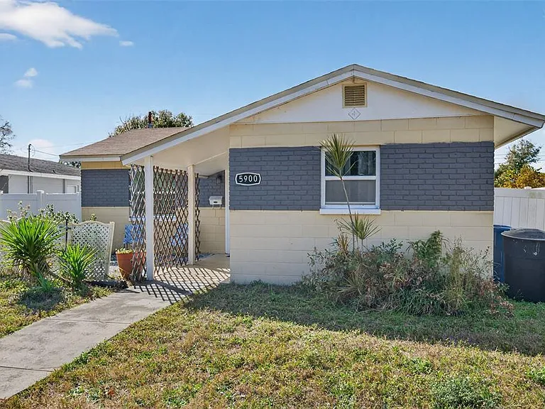5900 Cypress St N — Photo 1
