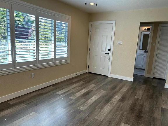 3rd image of 5025 Hilltop Dr
