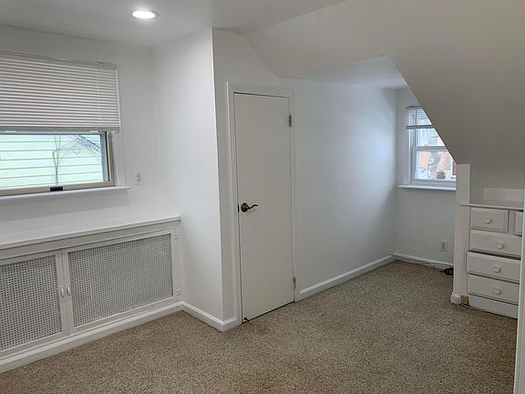 4th image of 167 Roosevelt Ave #2