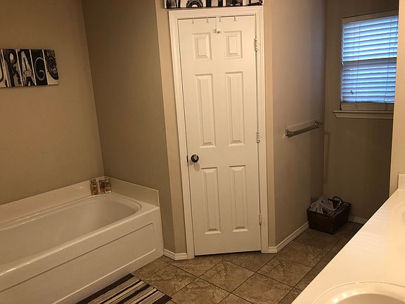 2nd image of 822 Avenue S