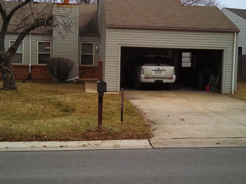 Front of house 2 car garage w/opener
