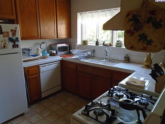 4th image of 5528 Willowcrest Ave
