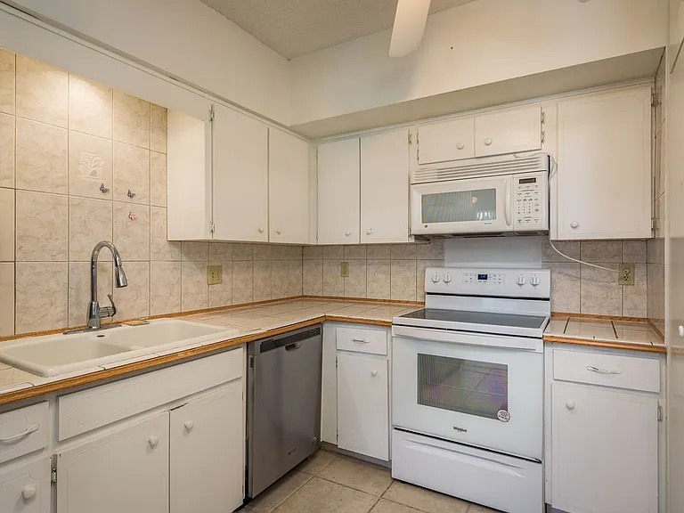 30 Turner St #502 — Photo 2