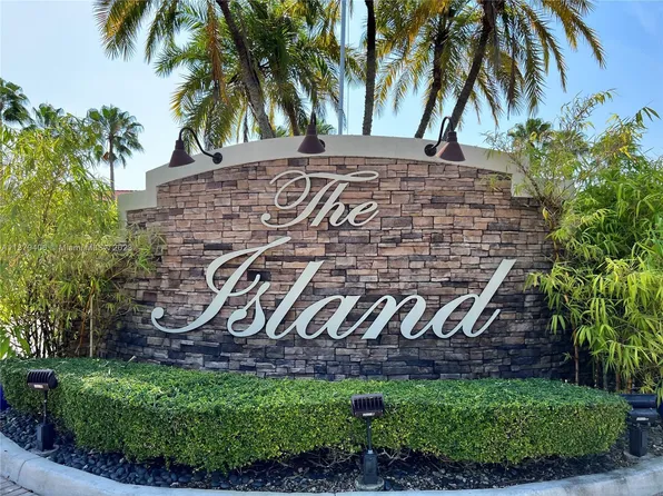 295 NW 165th Ave, Pembroke Pines, FL 33028