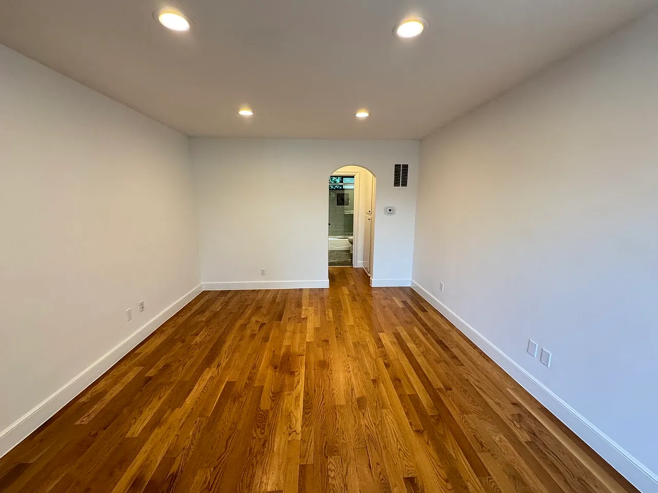 1 bed, 800 sqft, $2,395 — Photo 3
