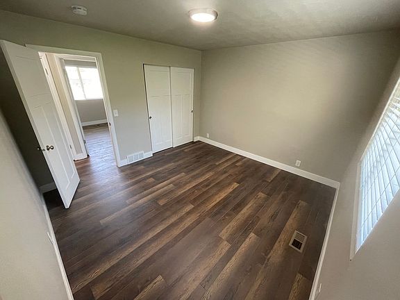 5th image of 951 W Potomac Cir