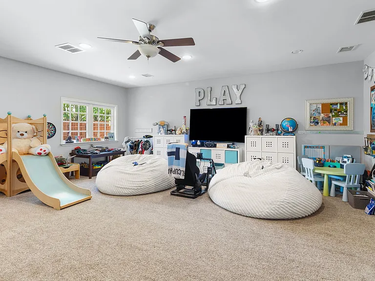 11451 Parkchester Dr — Photo 18