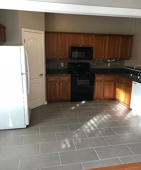 284 Meigs Dr #A10 — Photo 3