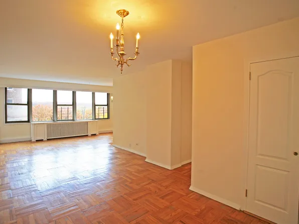 900 W 190th St APT 6B, Manhattan, NY 10040