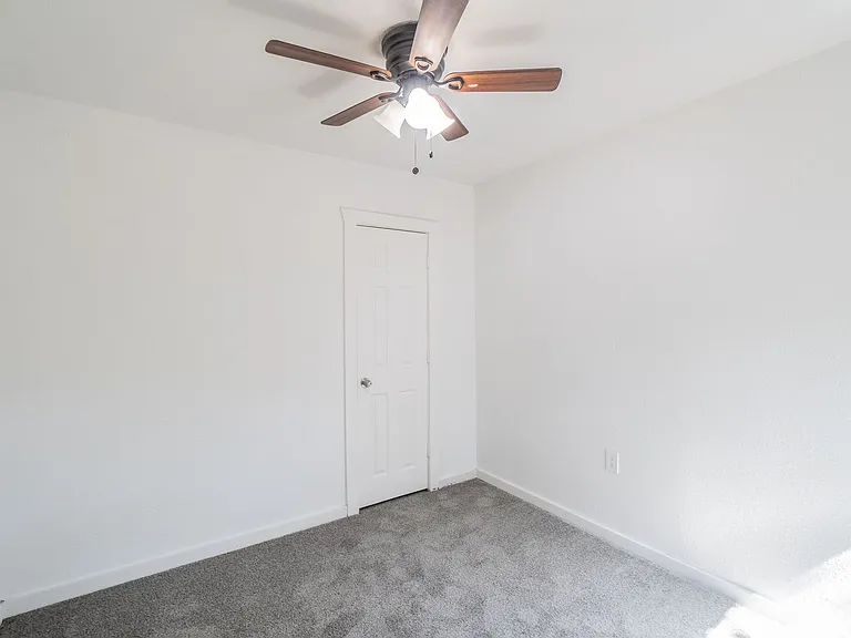 2515 Yeager St — Photo 9