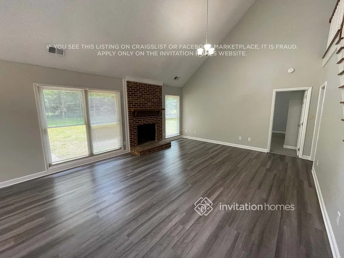 Building Photo - 2900 Oakcroft Dr