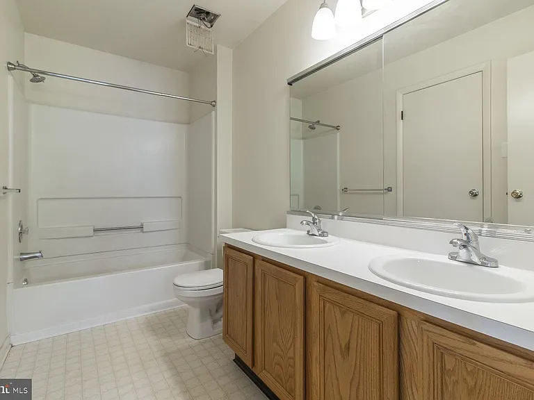 1004 Barbaras Ct — Photo 19