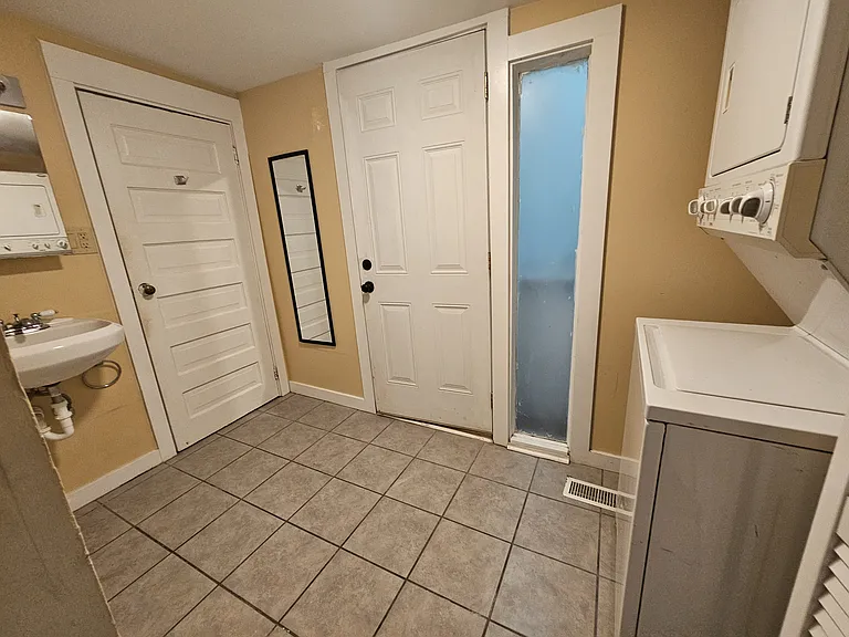 465 Cameron St SE — Photo 13