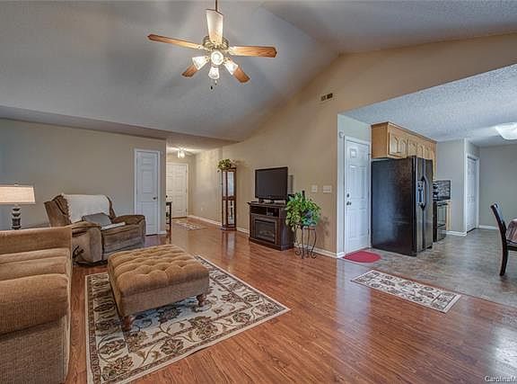 5th image of 629 Summey Farm Dr
