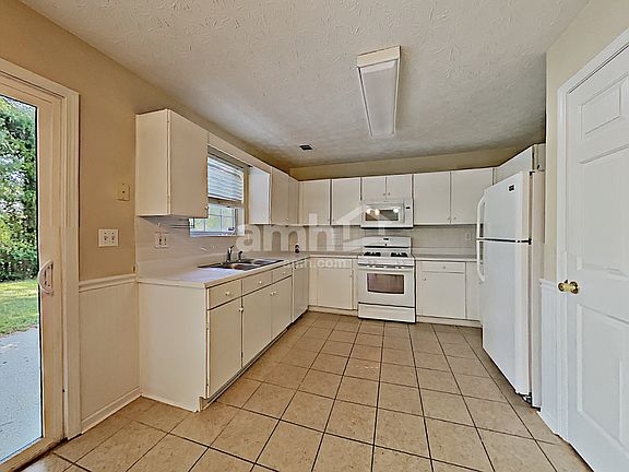 3rd image of 3145 Sentinel Pkwy