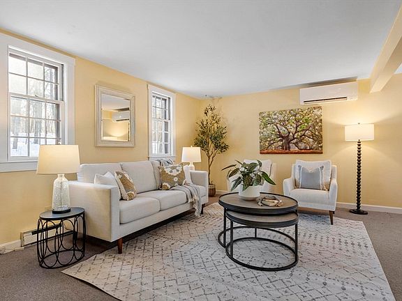 5th image of 8 Woodchuck Hill Rd