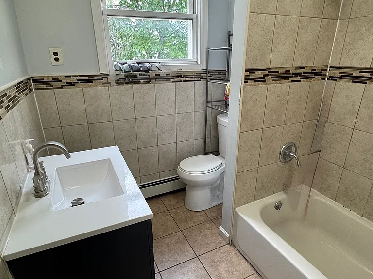 Mallory Ave — Photo 16