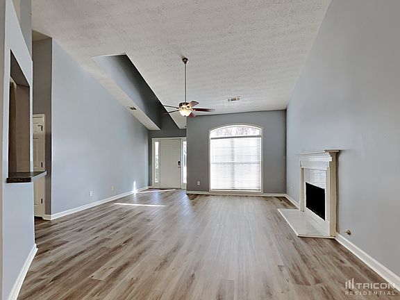 3rd image of 815 Chatham Park Dr