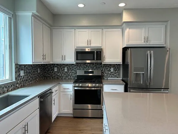 1556 Wright Ave — Photo 10