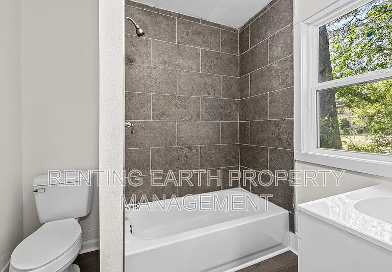 608 Fulton Ave SW — Photo 12