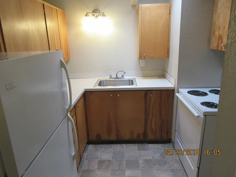 2120 NW Janssen St #J3 — Photo 6