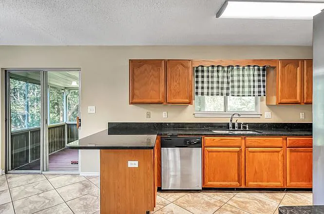 301 Ashley Dr — Photo 12