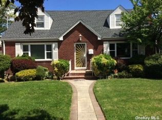 39 E Marshall St, Hempstead, NY 11550