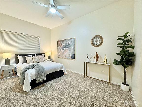 4th image of 1323 Boren Avenue #604